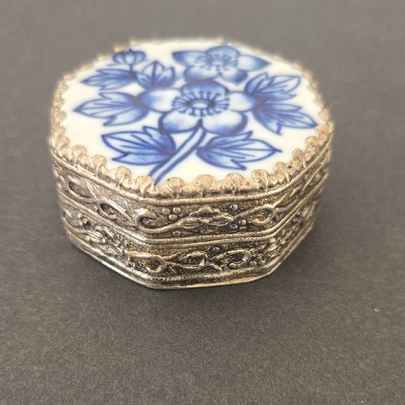 Vintage Silver Plated Ceramic Inlay Blue Floral Mirror Trinket Cosmetic Box - Picture 8 of 11